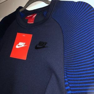 BRAND NEW NIKE crew